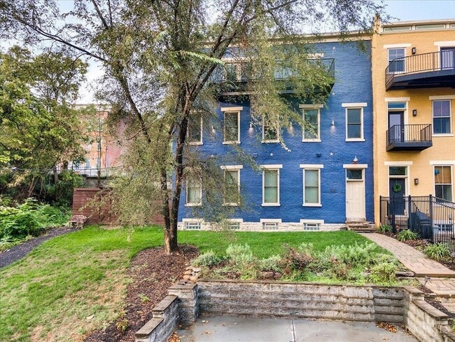 Photo - 320 Seitz St