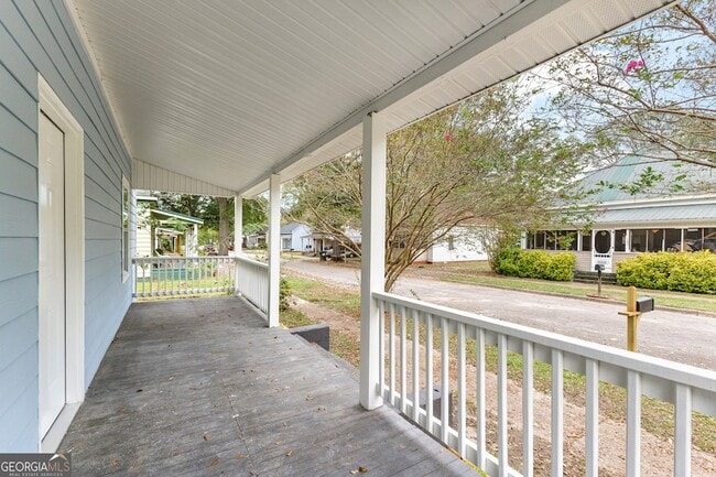 Photo - 100 International St