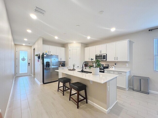 Photo - 951 Griffon Ave