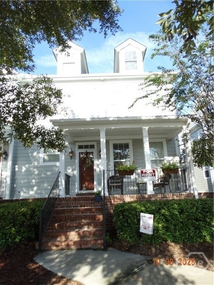 Building Photo - 323 Lakeview Dr