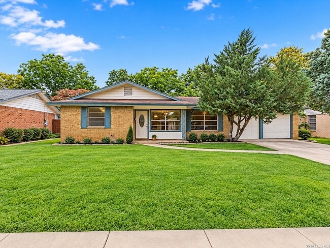 Building Photo - 5026 Lakewood Dr