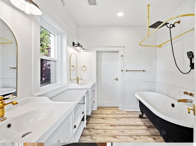 Photo - 2925 Curtis Street Unit ID1352698P