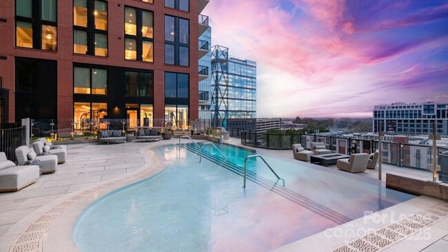 Building Photo - 124 E Kingston Ave Unit S2