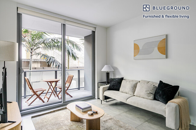 Building Photo - 230 NE 4th St Unit FL2-ID130