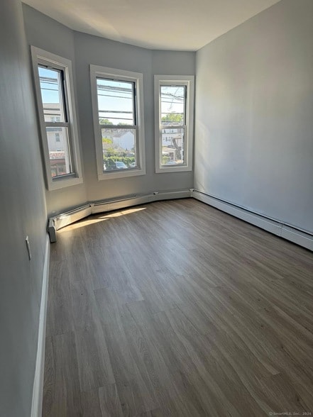 Photo - 2336 Barnum Ave