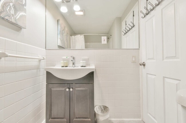 Photo - 300 W Peachtree St NW Unit ID1299419P