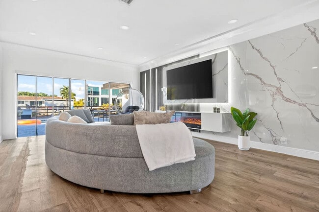 Photo - 2365 NE 195th St Unit ID1372319P