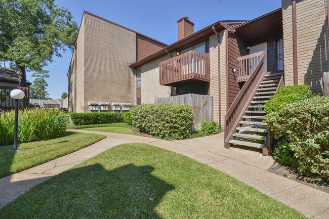 Building Photo - 12905 Woodforest Blvd Unit 704