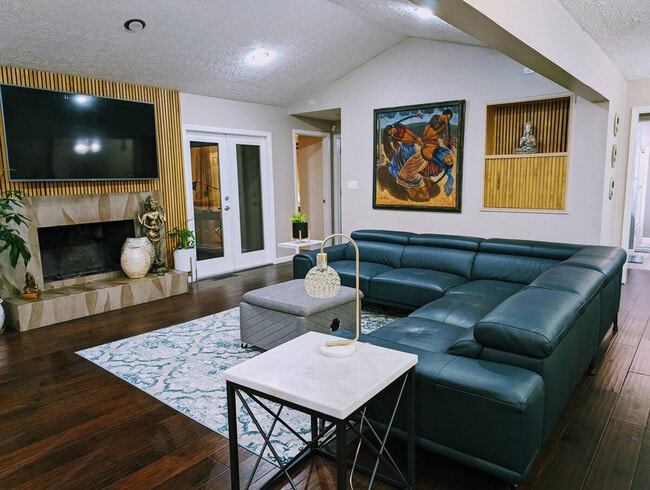 Building Photo - 1366 Lake Colony Dr Unit ID1047362P