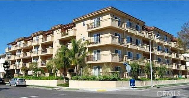 Building Photo - 11911 Mayfield Ave Unit PH7