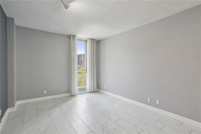 Photo - 3060 Pharr Ct N Northwest Unit 612
