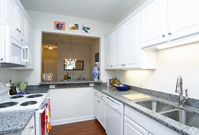 2BR, 2BA - 1125sf PhII- Kitchen - Woodstone at Croasdaile Farm