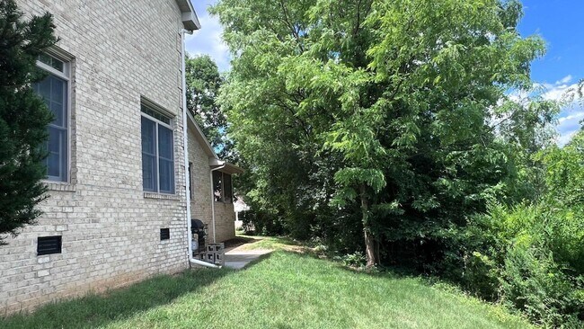 Photo - 124 Fairground Rd