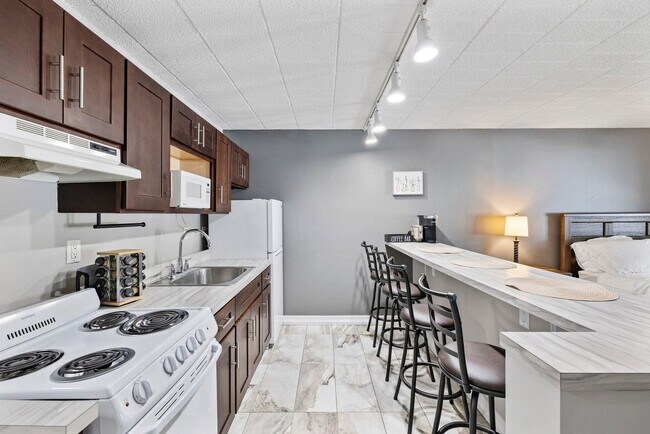 Photo - 30 U.S. 9W-SI ID1466834P Unit SI ID1466834P