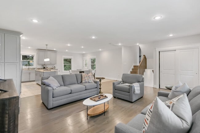 Building Photo - 7900 Heritage Dr Unit SI ID1395478P