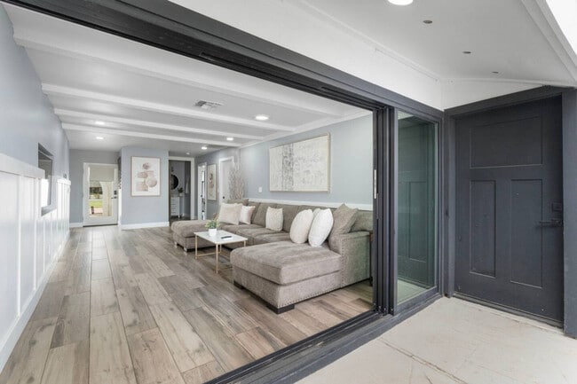 Building Photo - 1010 E Sorenson Cir Unit ID1309649P