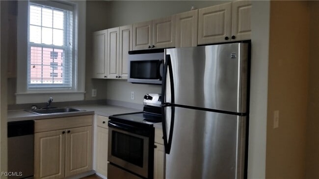 Photo - 1415 Dean St Unit 303