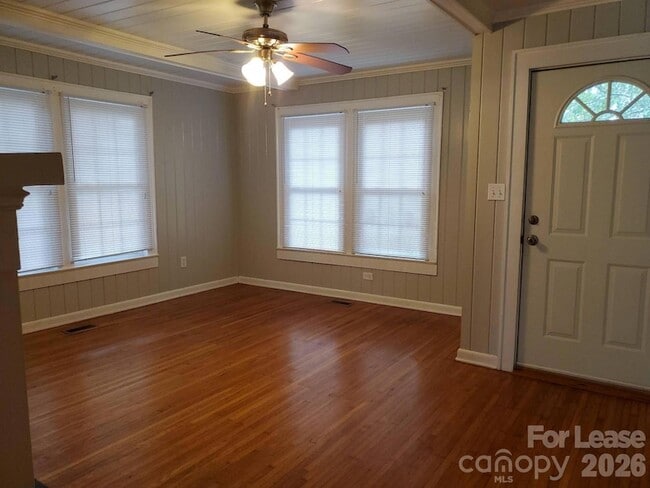 Photo - 1506 Wayside Dr