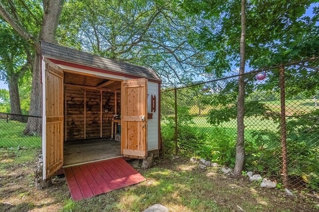 Photo - 567 Poplar St