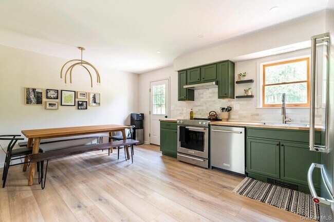 Photo - 18 Burnt Meadows Rd