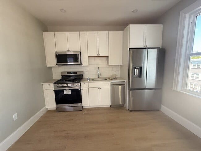 Building Photo - 7 Thornley St Unit 1