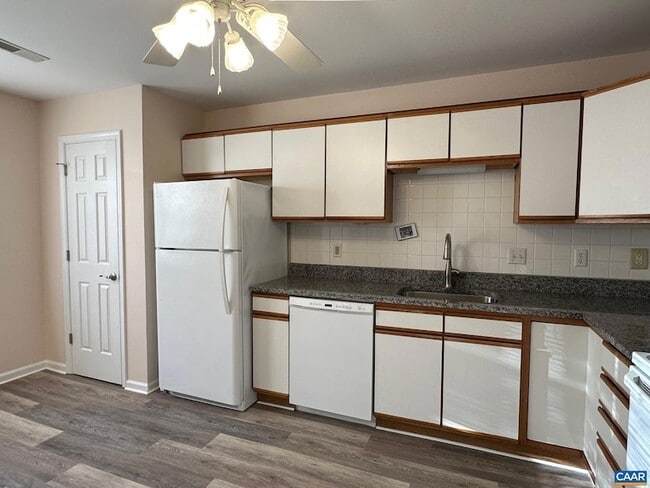 Photo - 1422 Lilac Ct