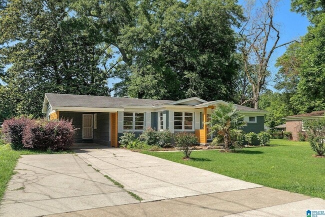 Photo - 852 Twin Lake Dr NE