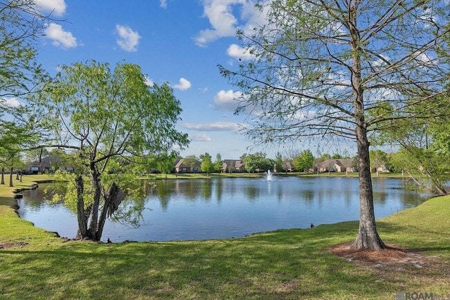 Building Photo - 809 Summer Breeze Dr Unit 204