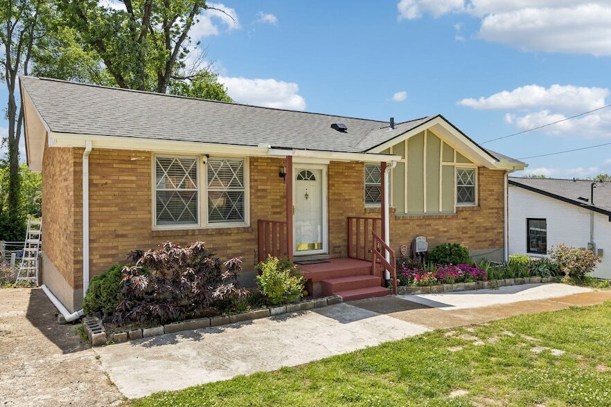 Photo - 261 Eisenhower Dr