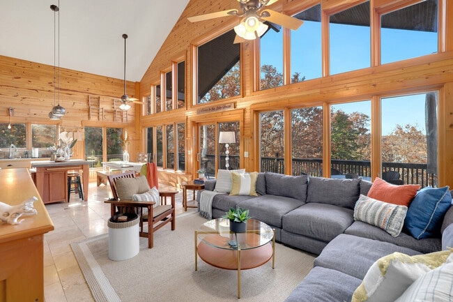 Building Photo - 10019 Kindred Hollow Rd Unit ID1221865P