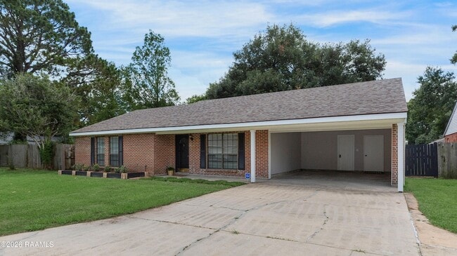 Photo - 118 Village Green Dr