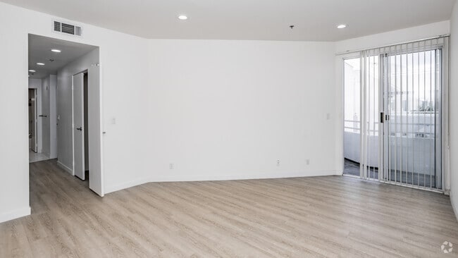 2BR, 2BA - 1241 SF - 10600 Wilshire - Short Term Available
