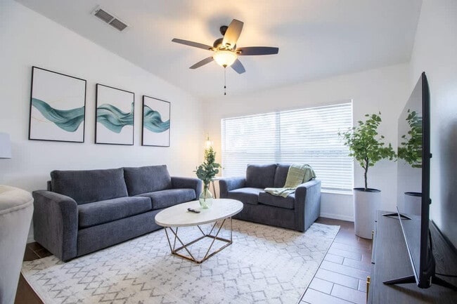 Building Photo - 37135 Grassy Hill Ln Unit ID1234475P