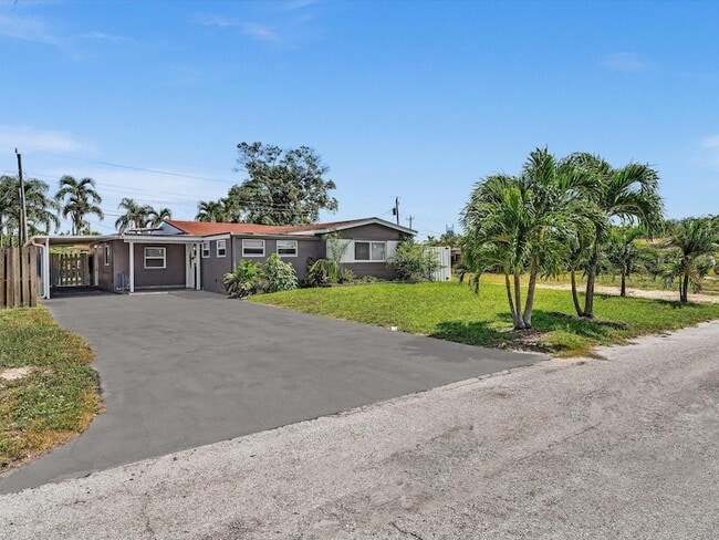 Building Photo - 6661 Meade St