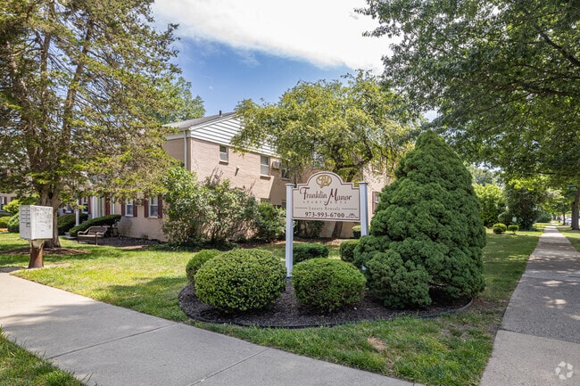 Building Photo - Franklin Manor Apartments