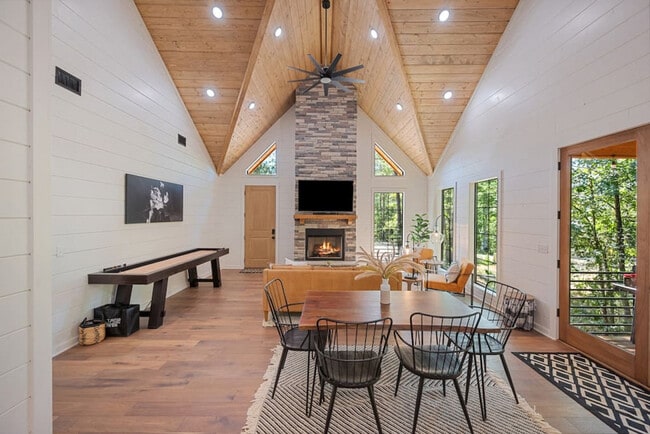 Building Photo - 42 Hickory Rdg Rd Unit ID1301586P