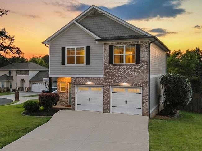 Building Photo - 718 Windrush Loop