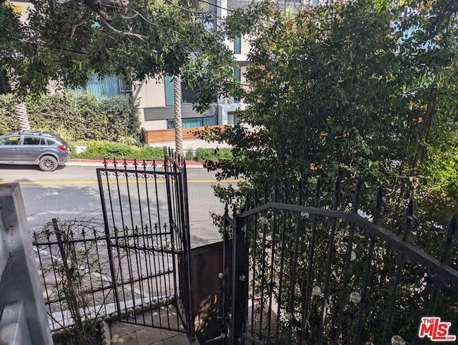 Photo - 1323 N Olive Dr Unit 25B