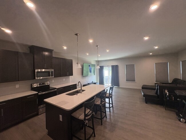 Photo - 733 Lipizanner Ln