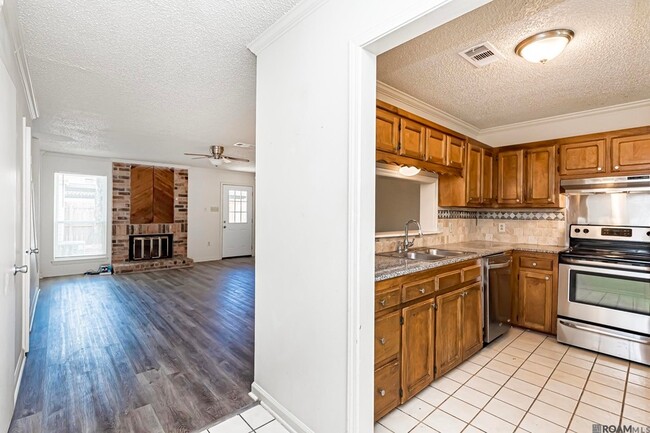 Photo - 9821 Siegen Ln