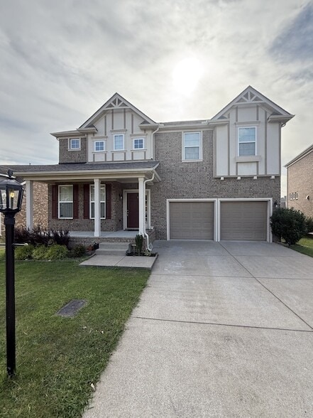 Building Photo - 1629 Robindale Dr