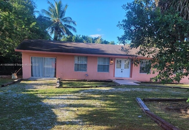 Building Photo - 14910 S River Dr