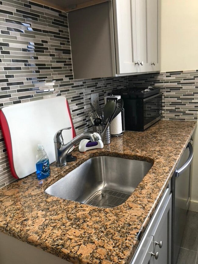 Photo - 109 Strathmore Rd Unit SI FL2-ID1564685P
