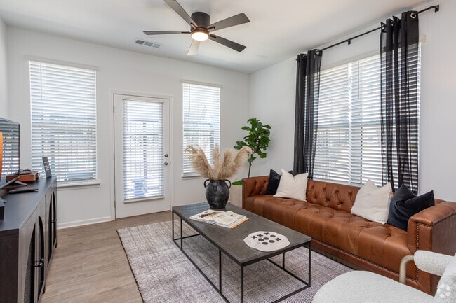 1BR, 1BA - 848SF Linen - Living Area - Plat 4 Research Triangle