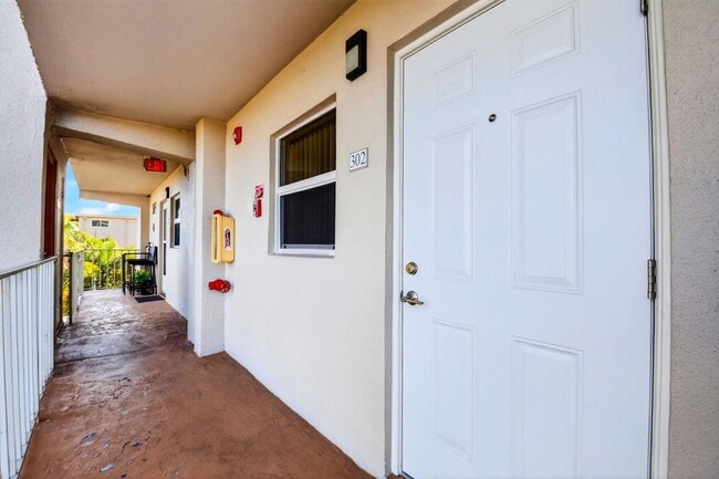 Photo - 230 NE 26th Ave Unit 302