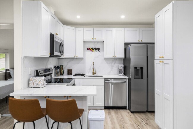 Photo - 815 SW Cloverdale St Unit ID1391351P