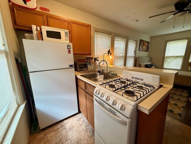 Photo - 3303 Duval St Unit B