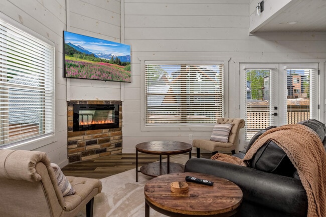 Photo - 532 Warbonnet Wy Unit ID1022145P