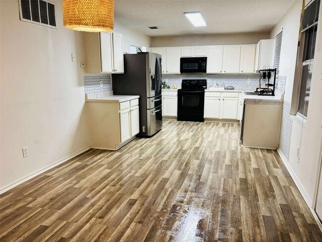 Photo - 16133 Windsong Ct