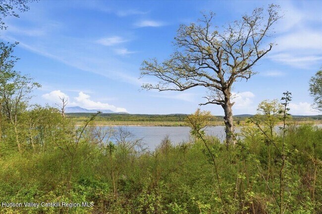 Photo - 5265 NY-9G